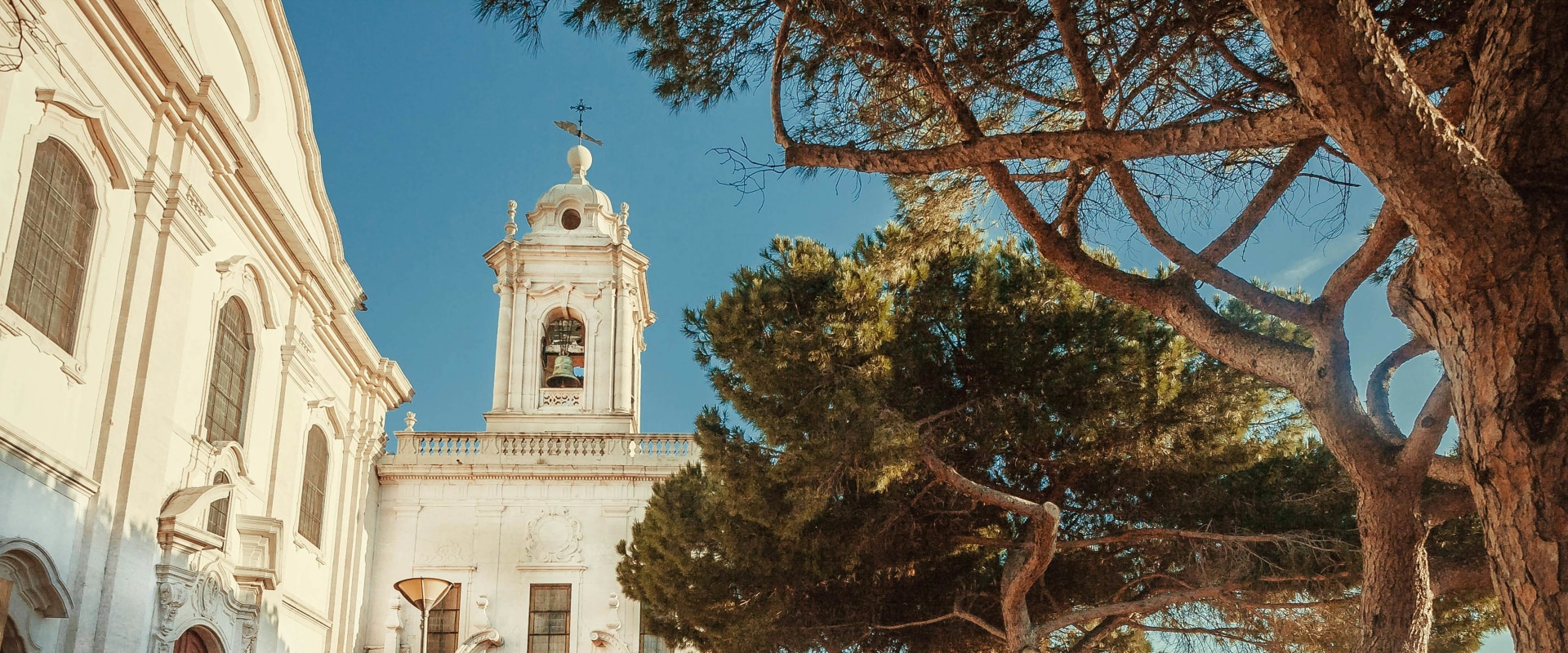 How to Save Money on International City Breaks: A Comprehensive Guide
